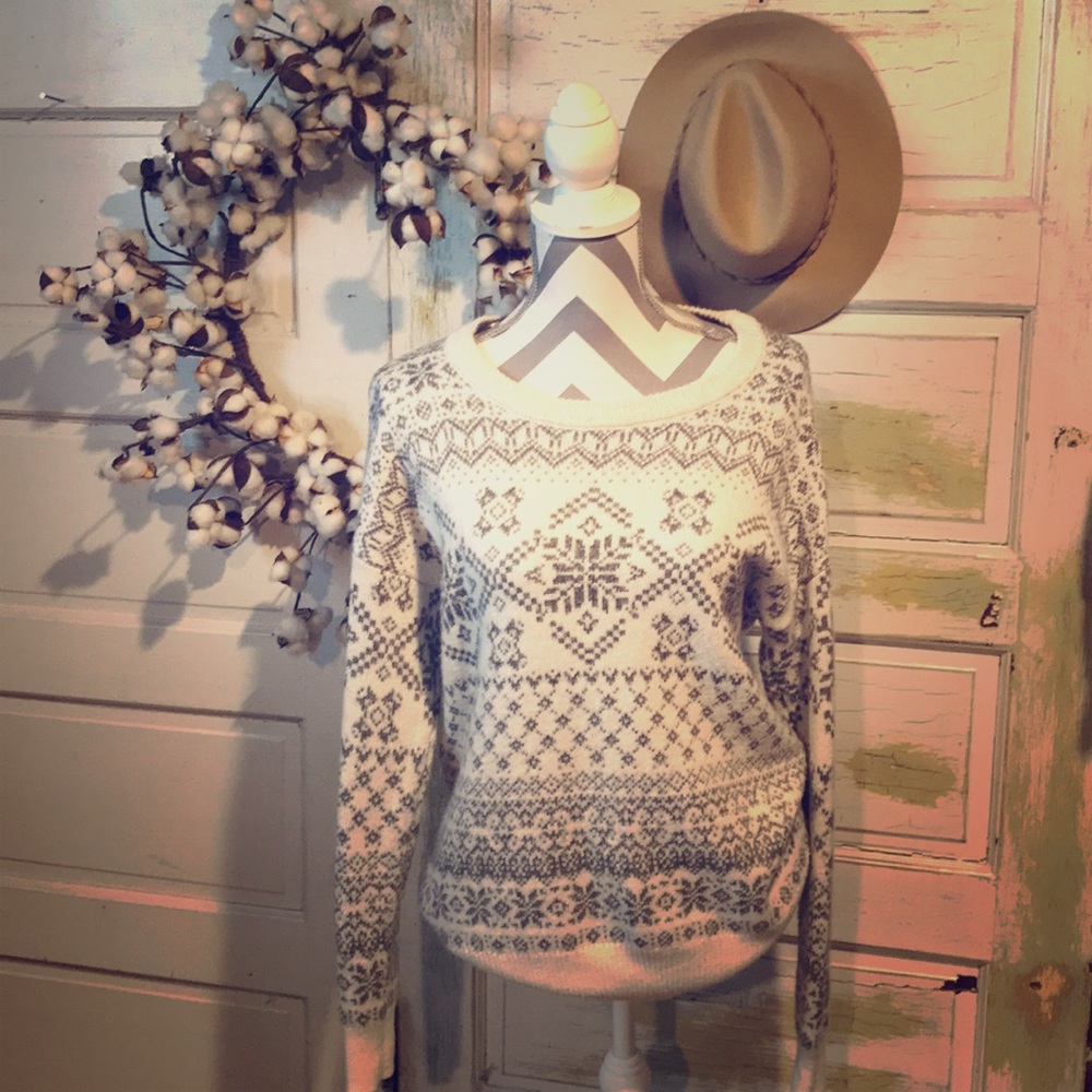 Mossimo - Cute Winter Pattern Sweater size Small